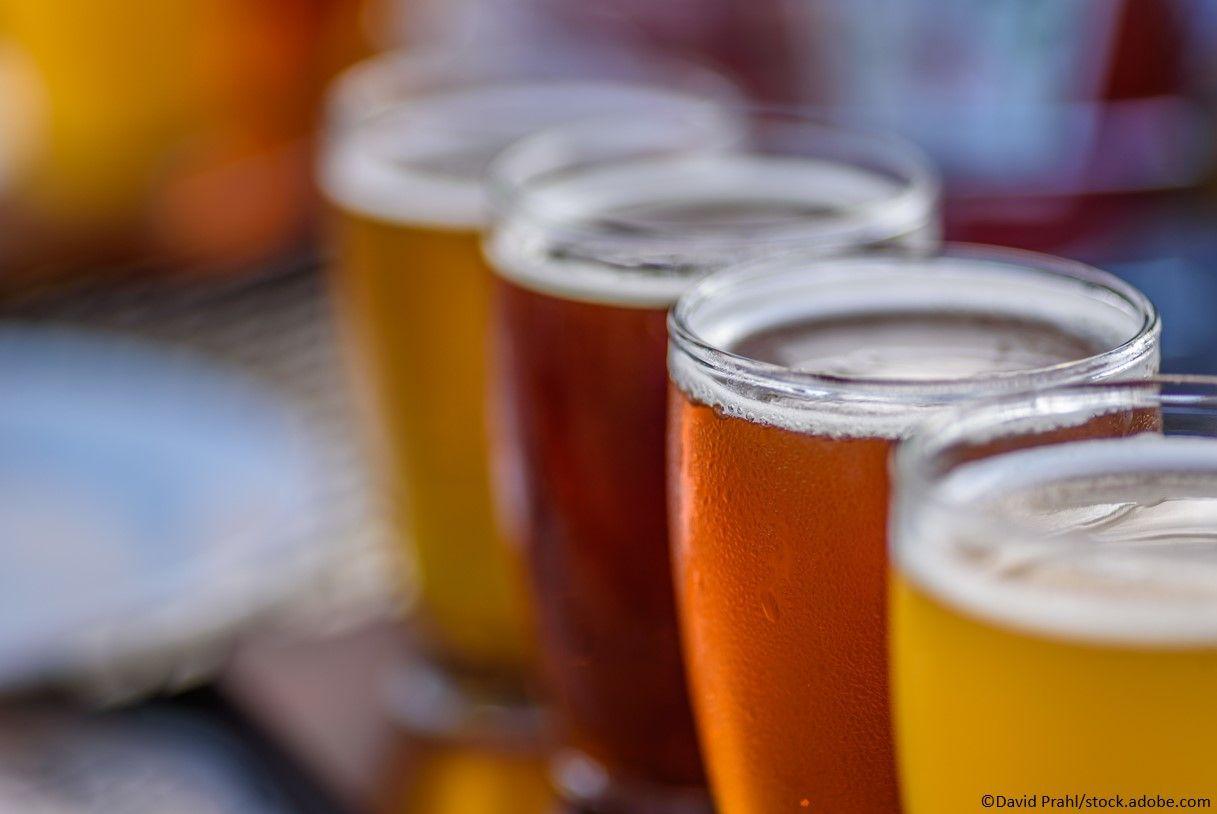 beer, glasses of beer lined up on bar